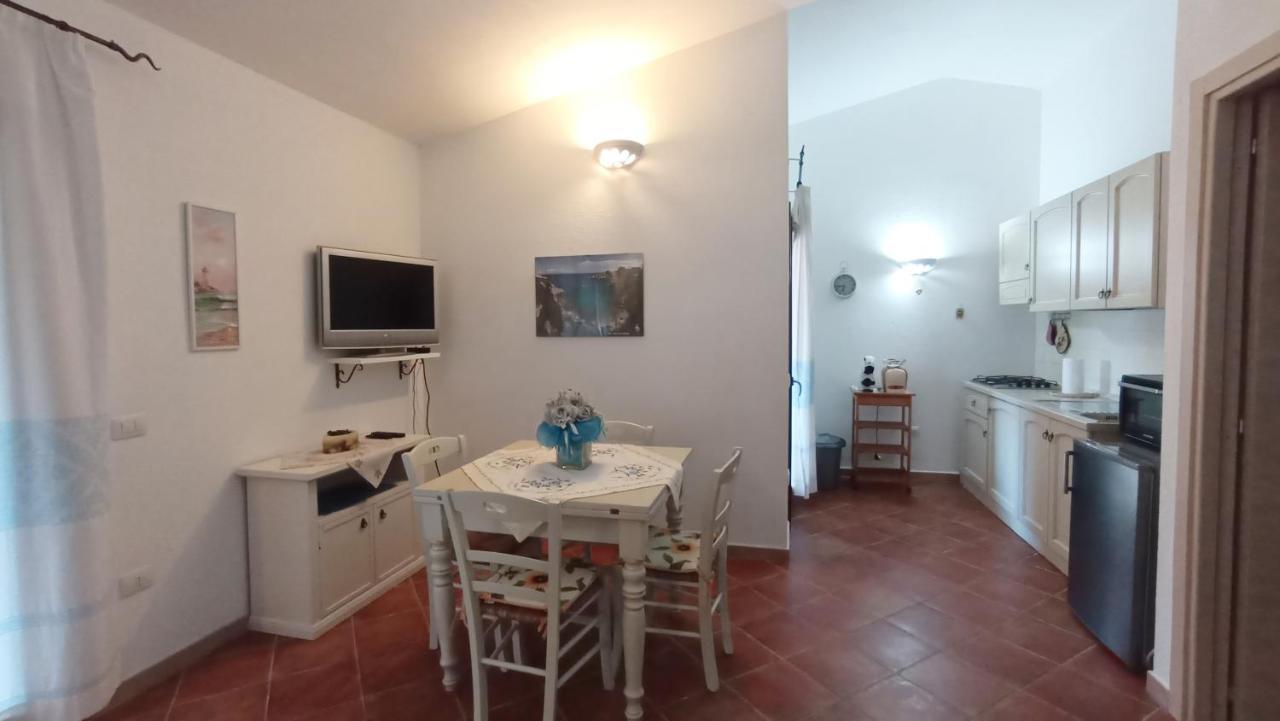 Casa Vacanze Villa Sandrina Costa Paradiso Buitenkant foto
